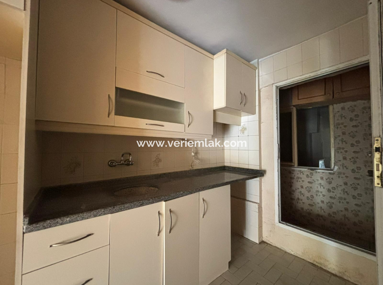 1St Floor 2 1 90 M2 Empty Flat For Sale With Elevator In Alsancak Kahramanlar!