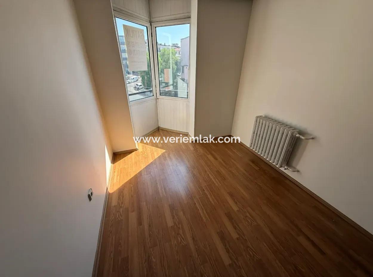 A Spacious Apartment Of 130 M² Located On The 7Th Floor In Tibaş Site, One Of The Most Prestigious Sites Of Izmir, Is For Rent!