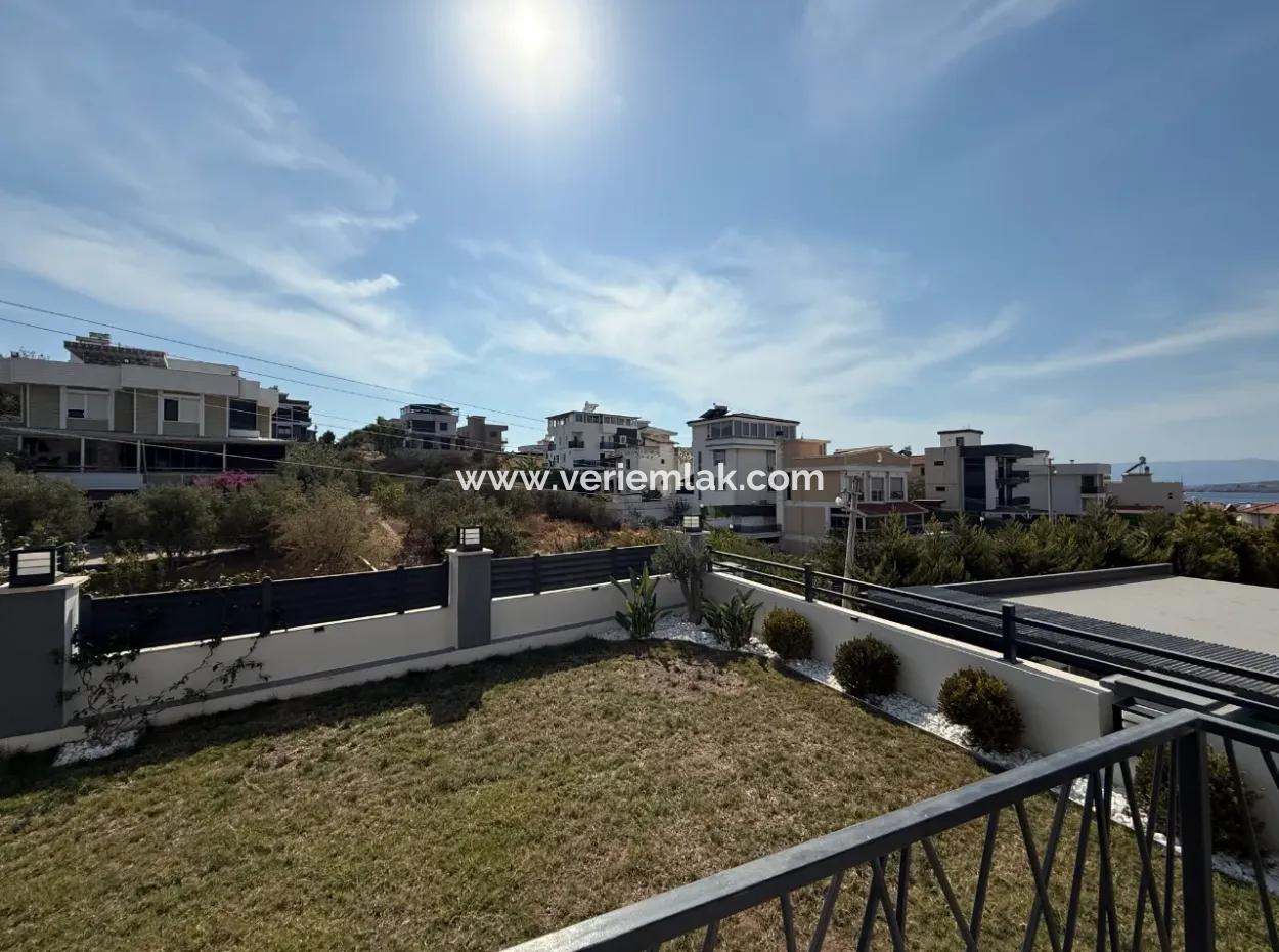 Sea View, Pool, Corner Detached Villa In Seferihisar Akarca Elmastaş