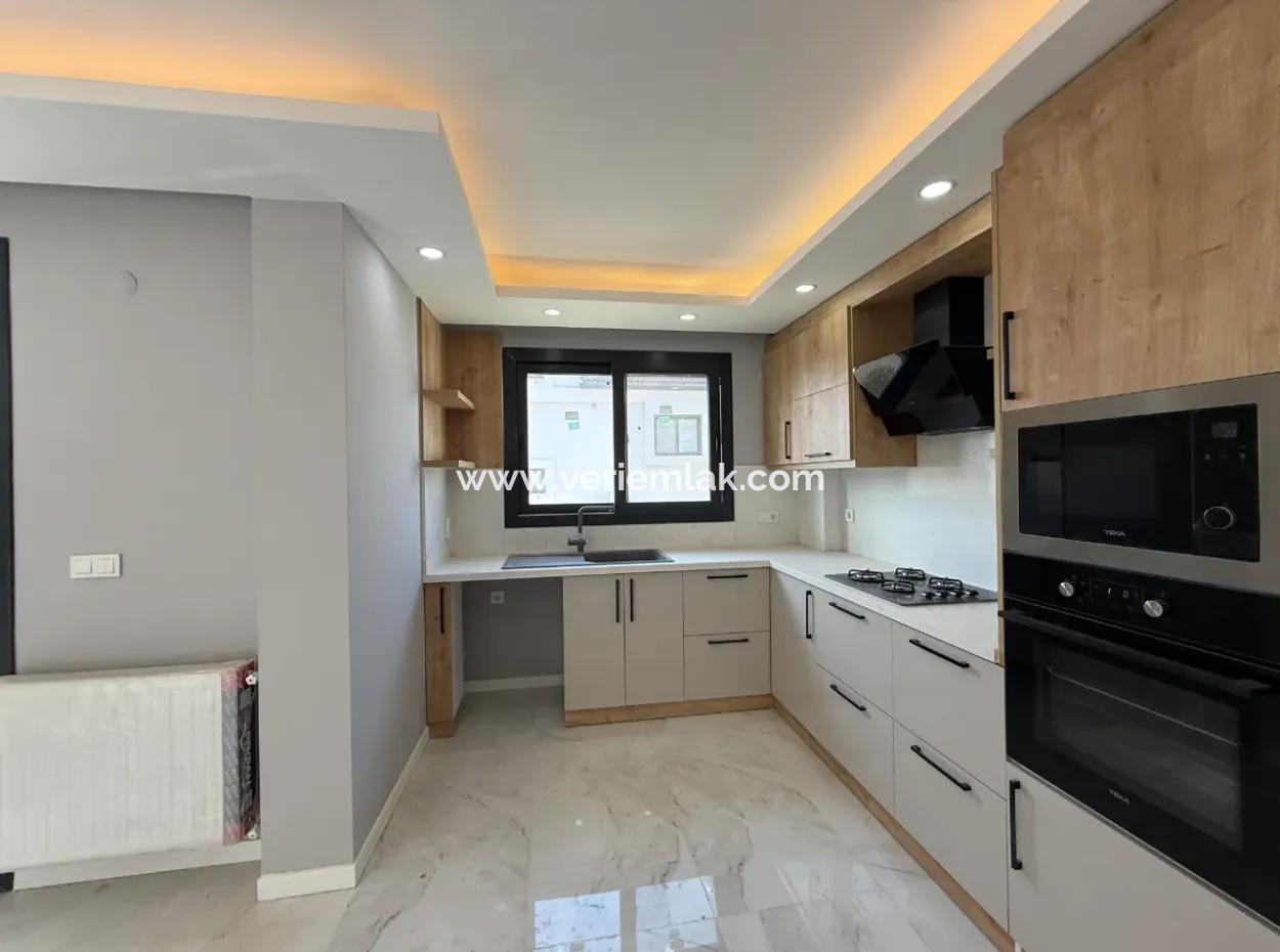 Sea View, Pool, Corner Detached Villa In Seferihisar Akarca Elmastaş