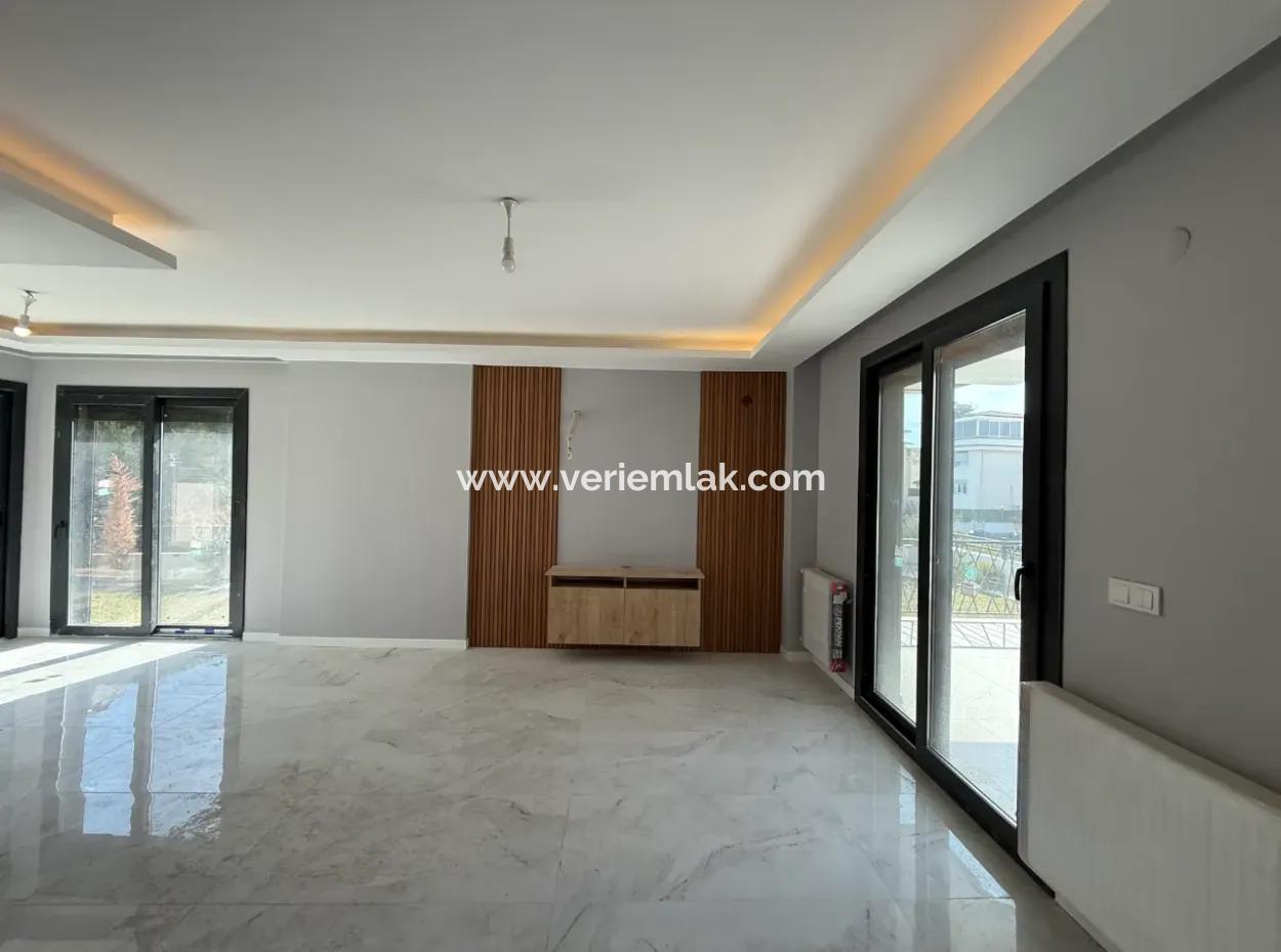 Sea View, Pool, Corner Detached Villa In Seferihisar Akarca Elmastaş