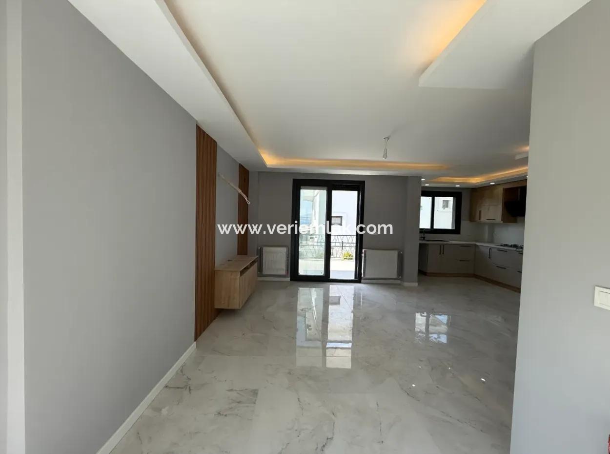 Sea View, Pool, Corner Detached Villa In Seferihisar Akarca Elmastaş