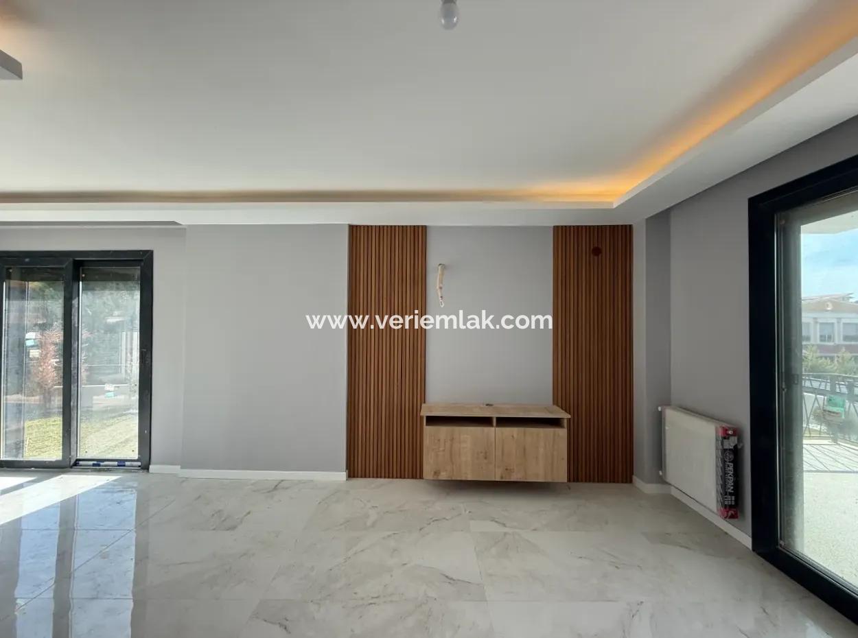 Sea View, Pool, Corner Detached Villa In Seferihisar Akarca Elmastaş