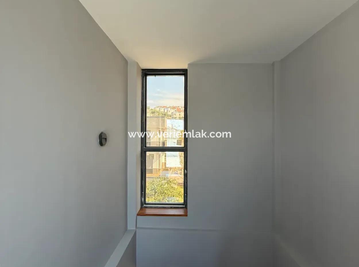 Sea View, Pool, Corner Detached Villa In Seferihisar Akarca Elmastaş