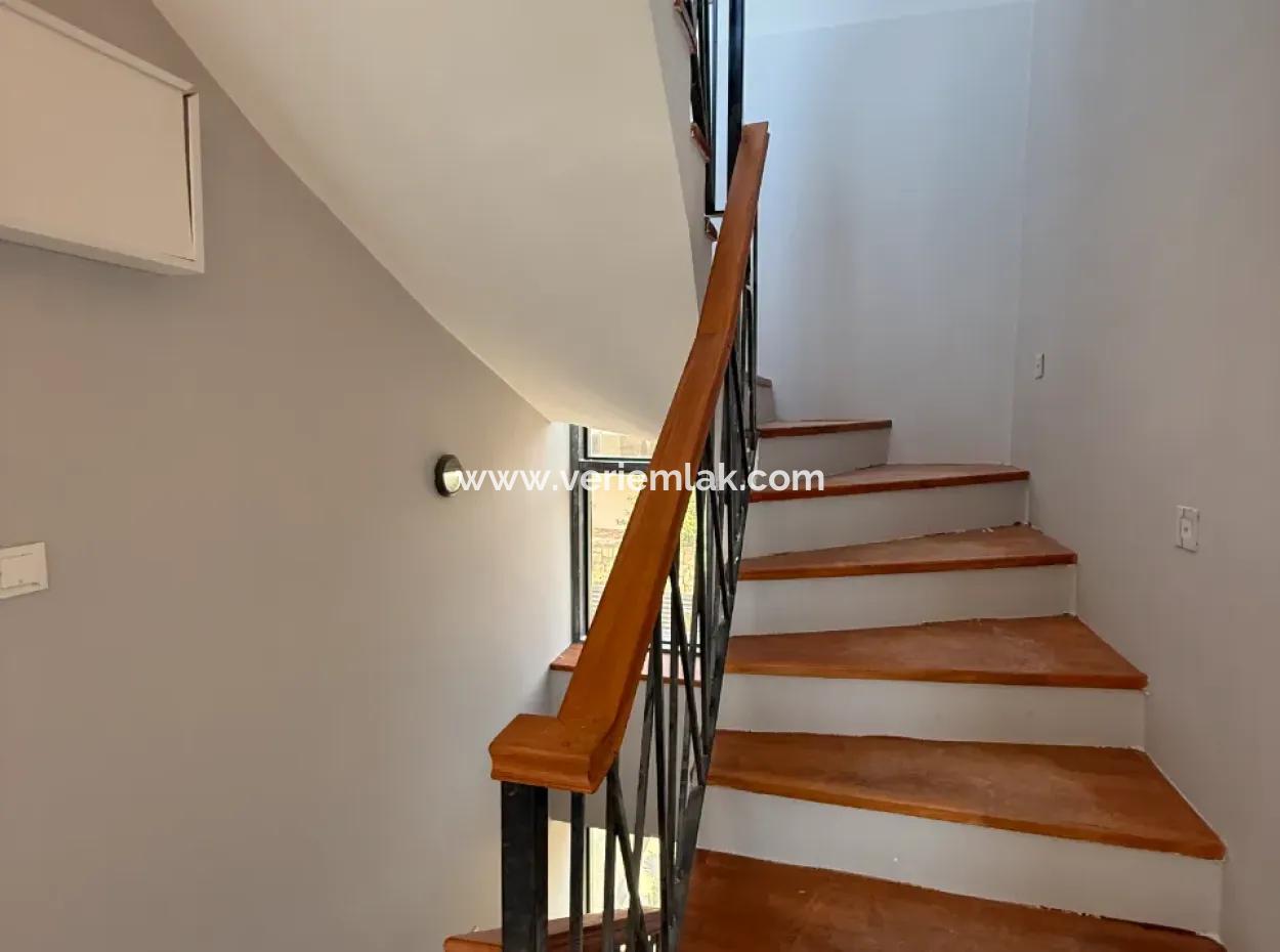 Sea View, Pool, Corner Detached Villa In Seferihisar Akarca Elmastaş