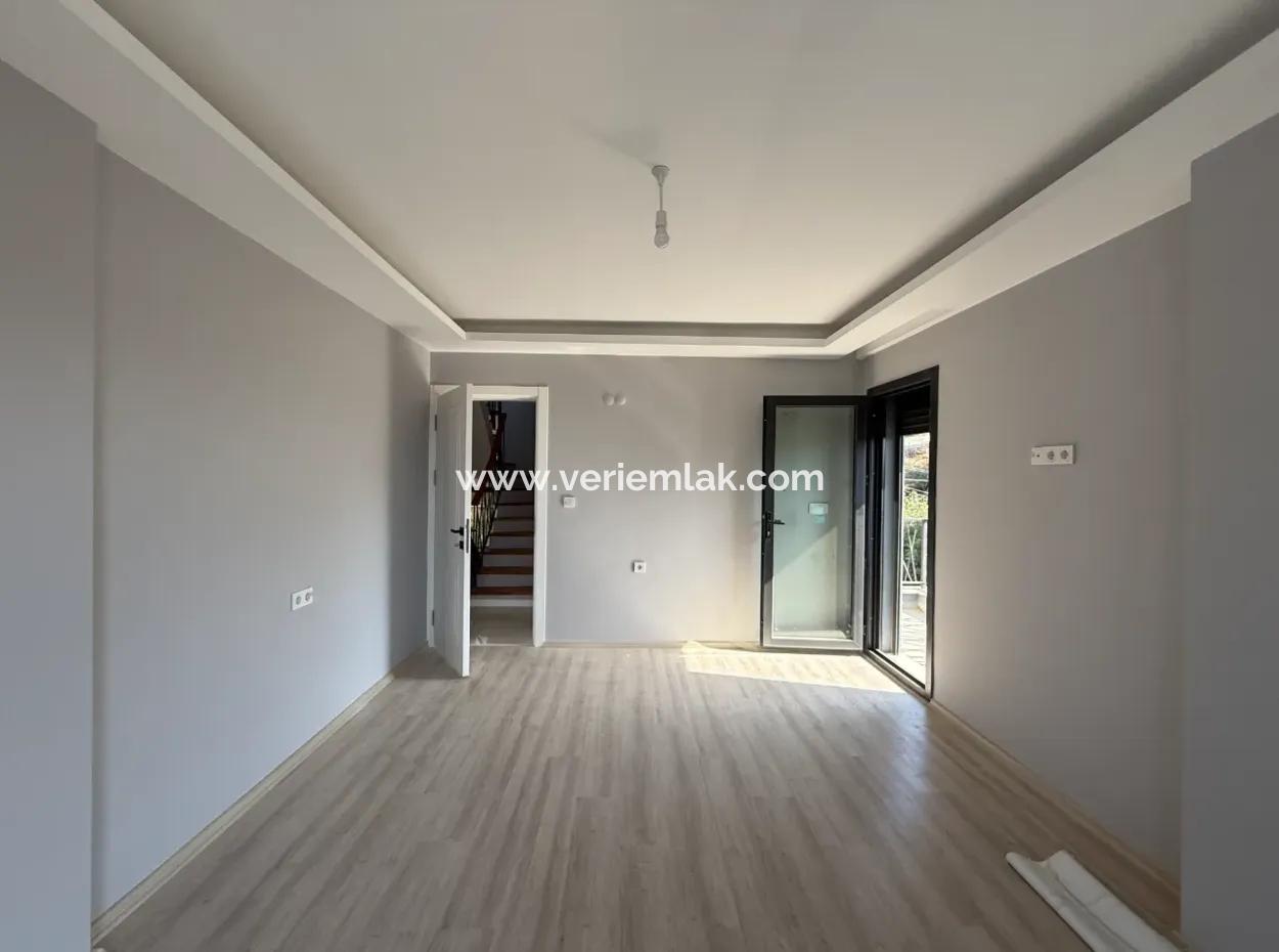 Sea View, Pool, Corner Detached Villa In Seferihisar Akarca Elmastaş