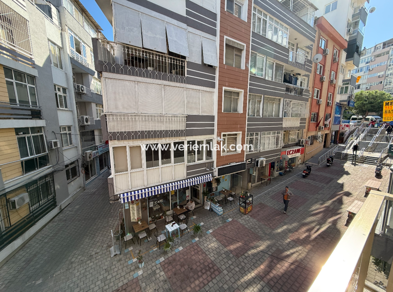 Near Göztepe Stadium On The Street With Full Renovation And Elevator Parking Lot