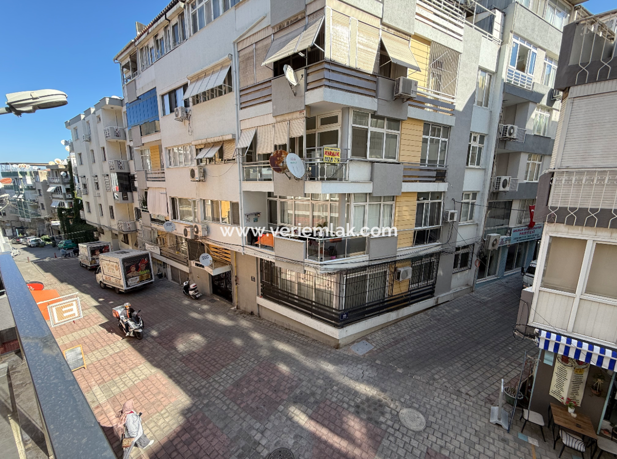 Near Göztepe Stadium On The Street With Full Renovation And Elevator Parking Lot