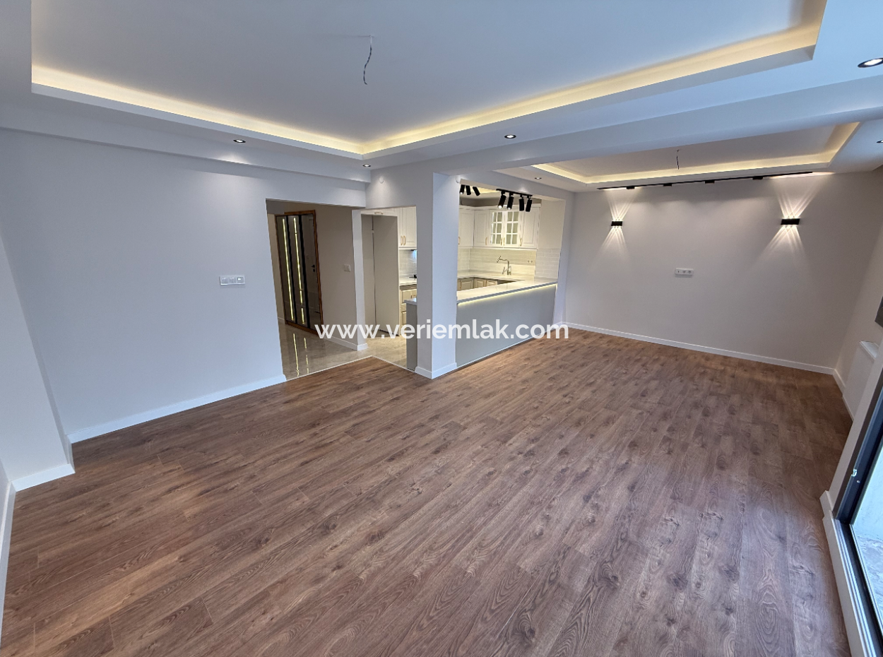 Near Göztepe Stadium On The Street With Full Renovation And Elevator Parking Lot