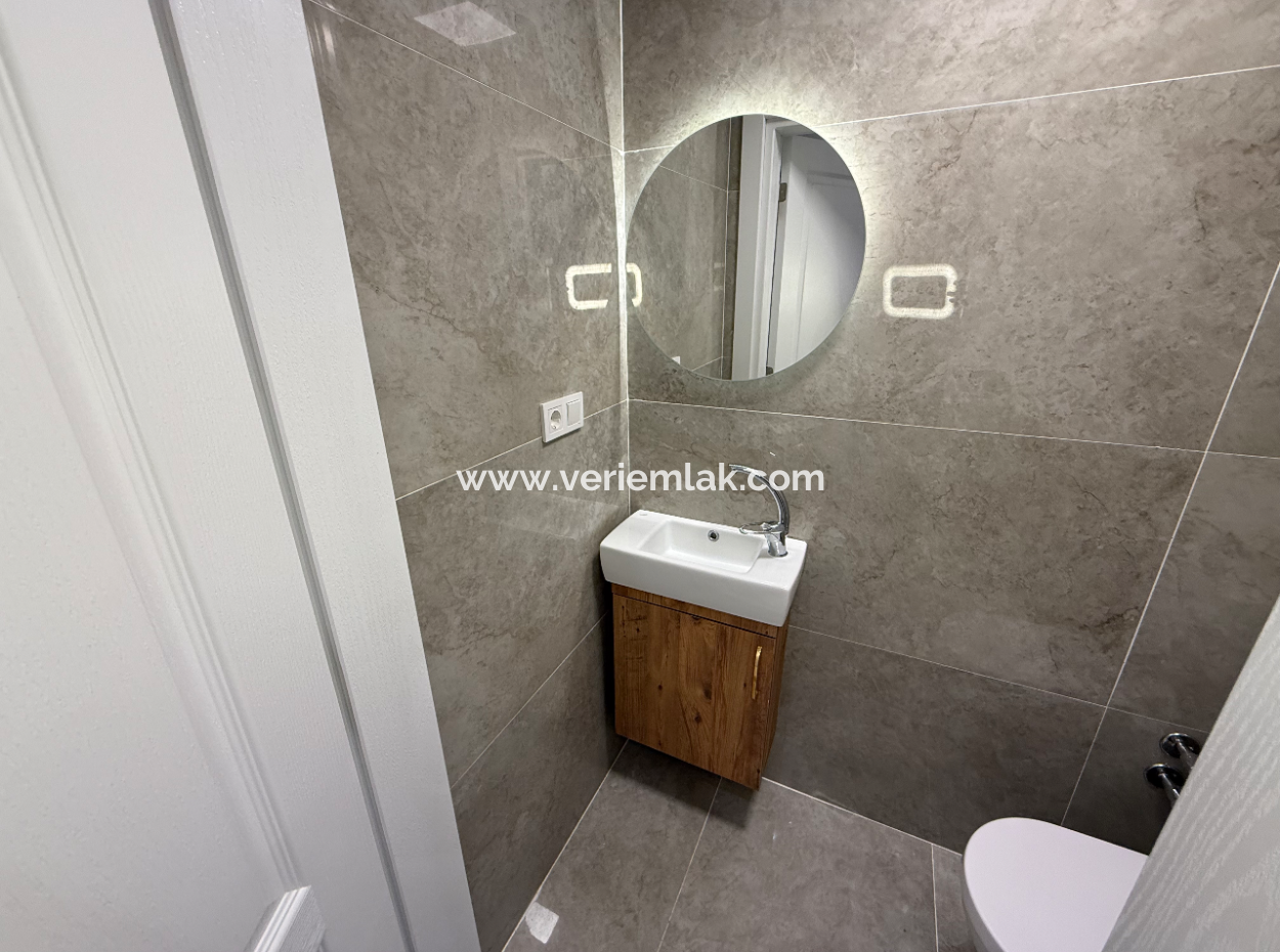 Near Göztepe Stadium On The Street With Full Renovation And Elevator Parking Lot