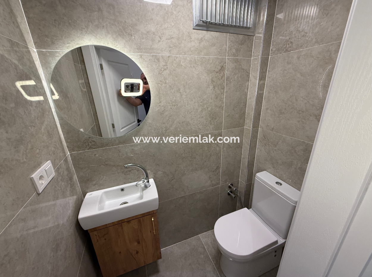 Near Göztepe Stadium On The Street With Full Renovation And Elevator Parking Lot