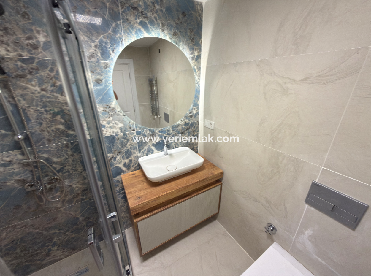 Near Göztepe Stadium On The Street With Full Renovation And Elevator Parking Lot