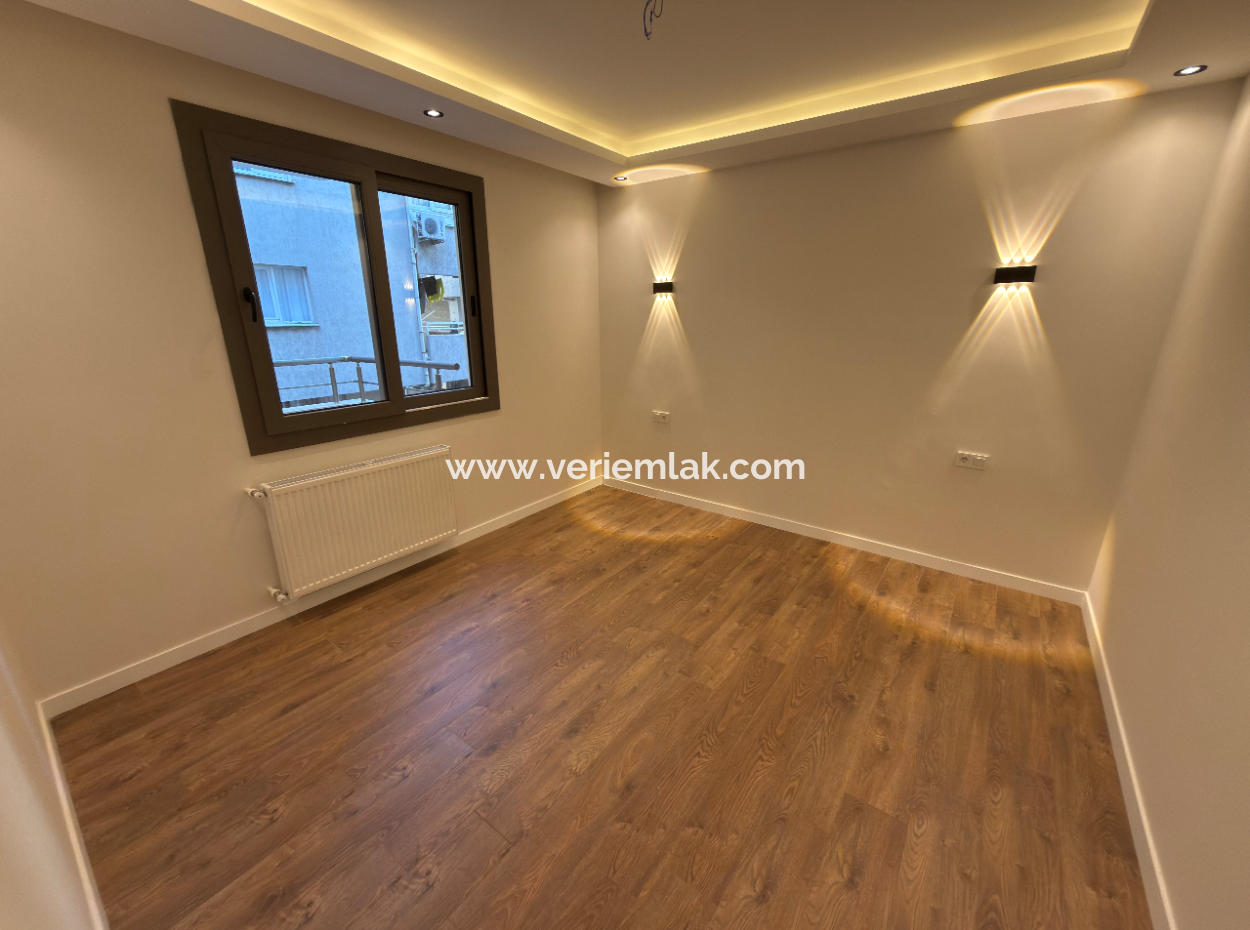 Near Göztepe Stadium On The Street With Full Renovation And Elevator Parking Lot