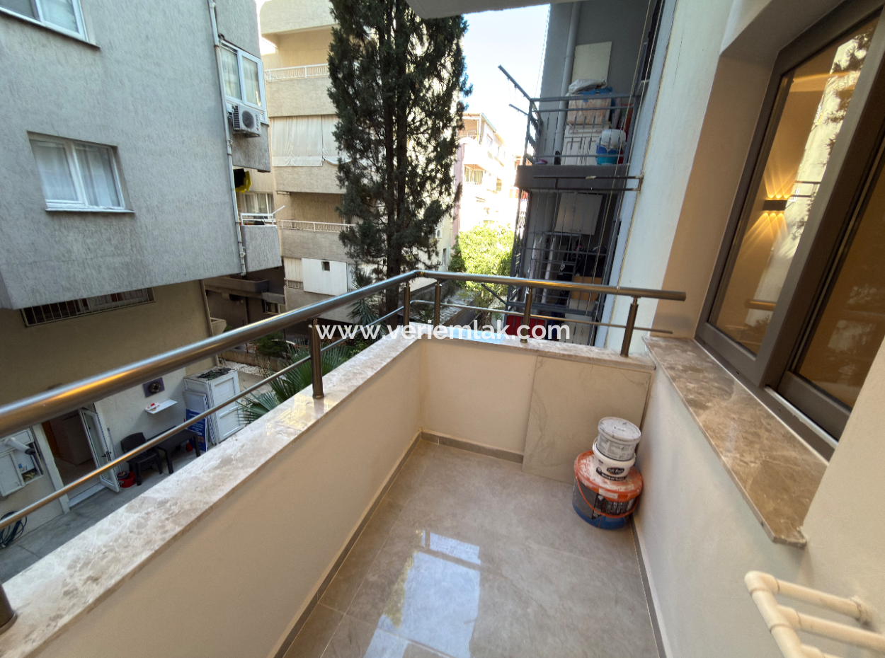 Near Göztepe Stadium On The Street With Full Renovation And Elevator Parking Lot