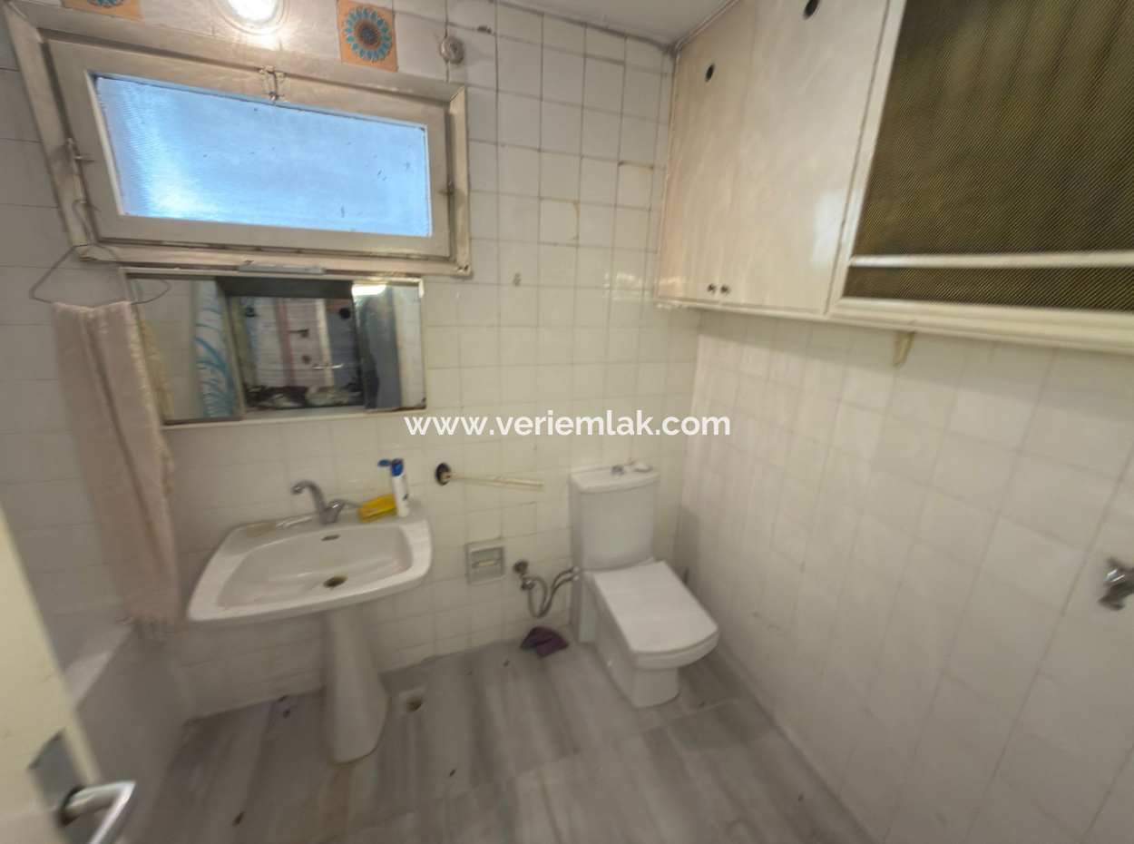 Mansion Flat With Corner Parking Lot In Küçükyali Quarantine Square Without Dark Room