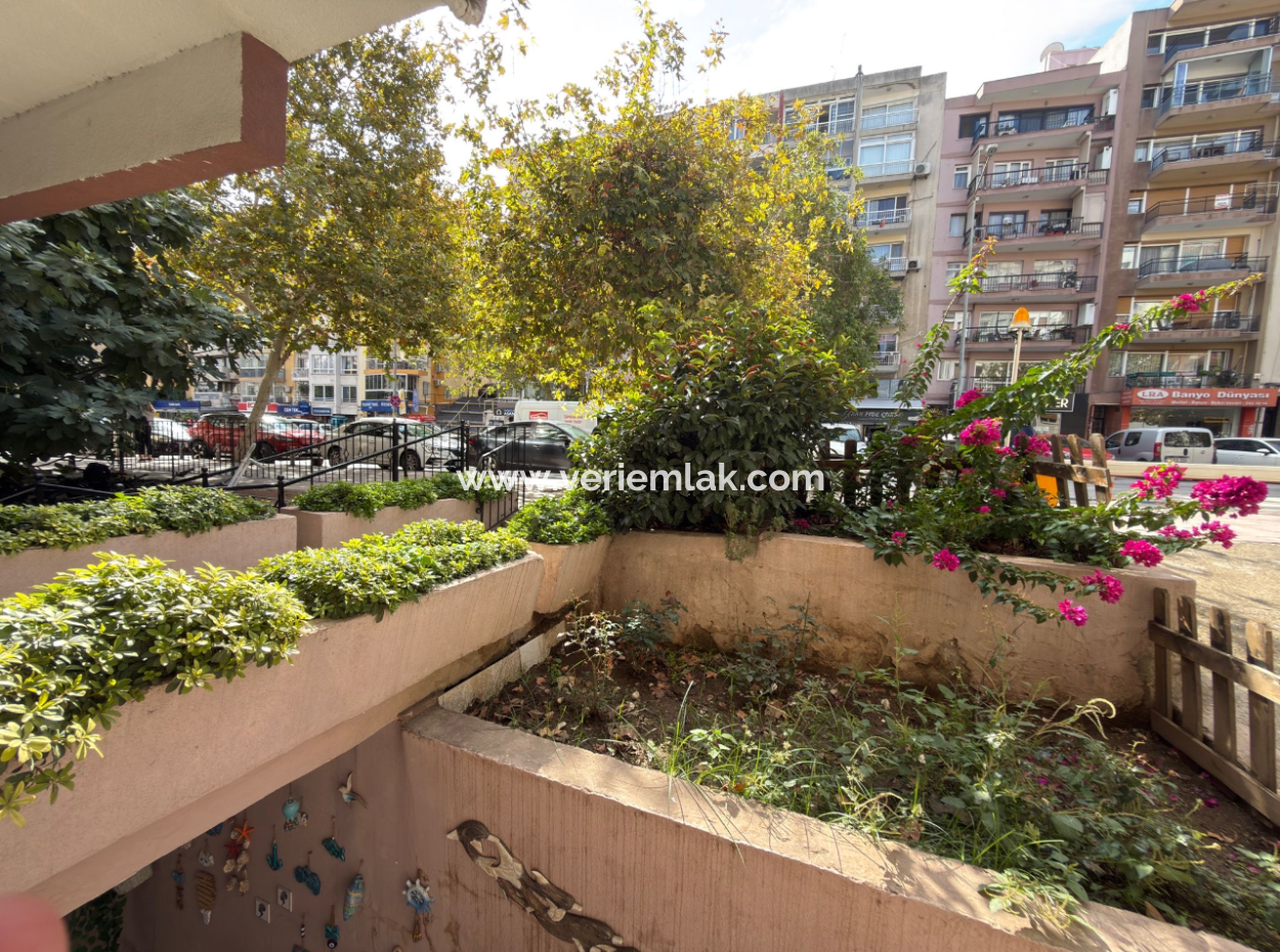 Mansion Flat With Corner Parking Lot In Küçükyali Quarantine Square Without Dark Room