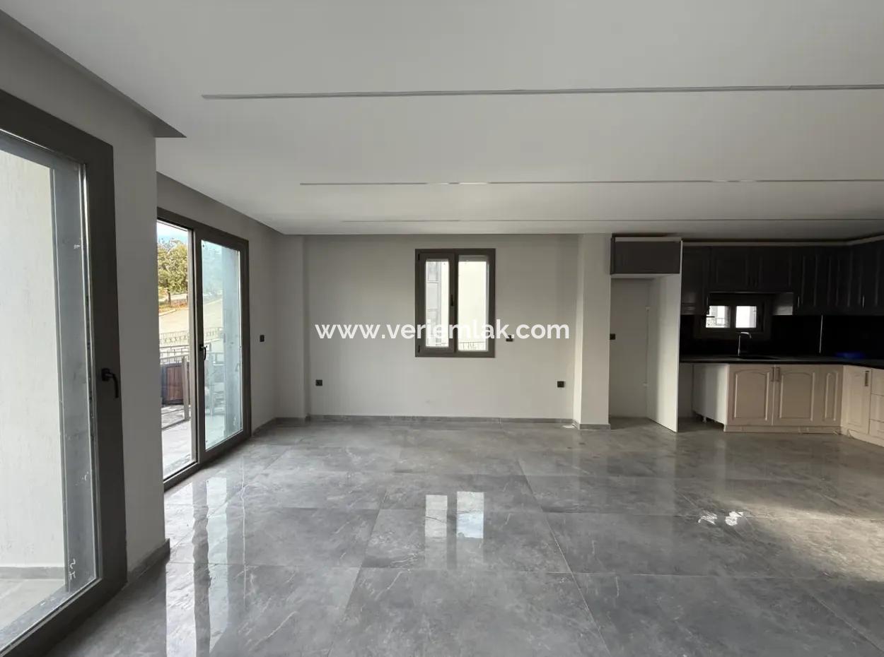 Villa With Garden Within Walking Distance To The Sea In Seferihisar Akarca