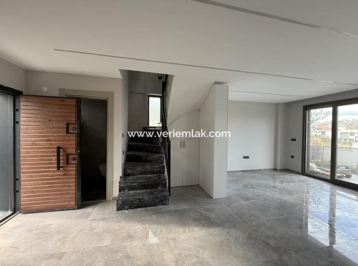 Villa With Garden Within Walking Distance To The Sea In Seferihisar Akarca