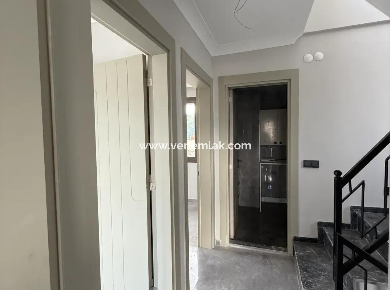 Villa With Garden Within Walking Distance To The Sea In Seferihisar Akarca