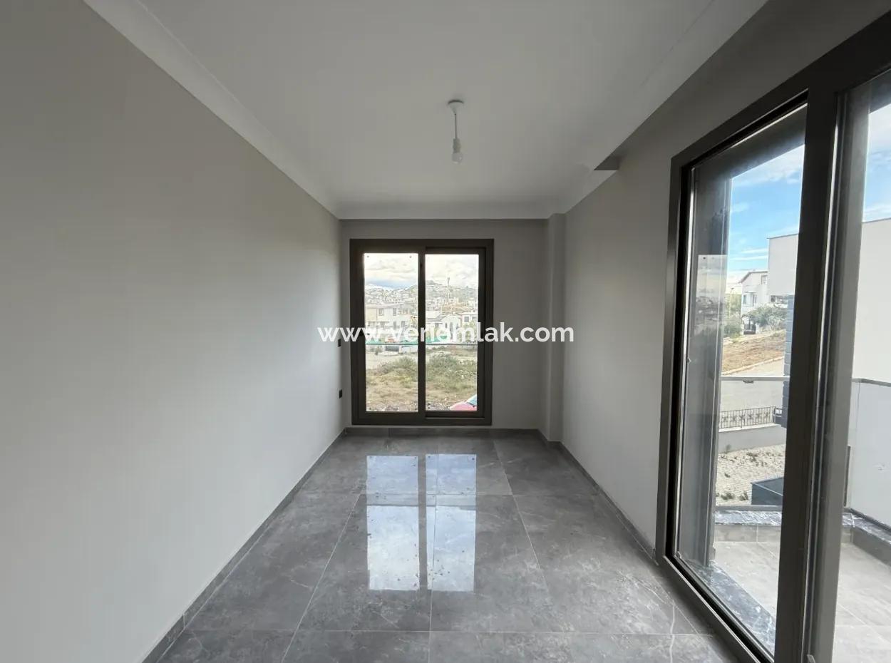 Villa With Garden Within Walking Distance To The Sea In Seferihisar Akarca