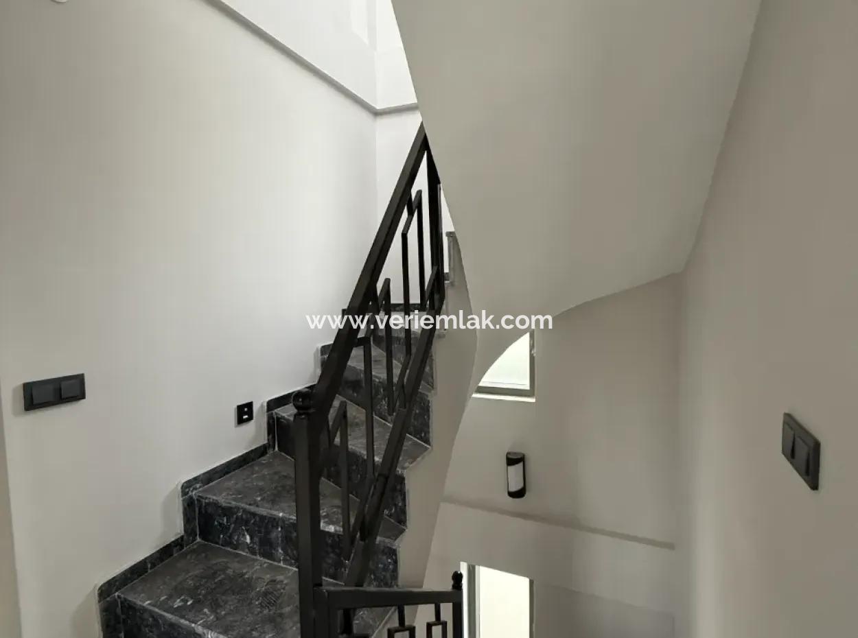 Villa With Garden Within Walking Distance To The Sea In Seferihisar Akarca