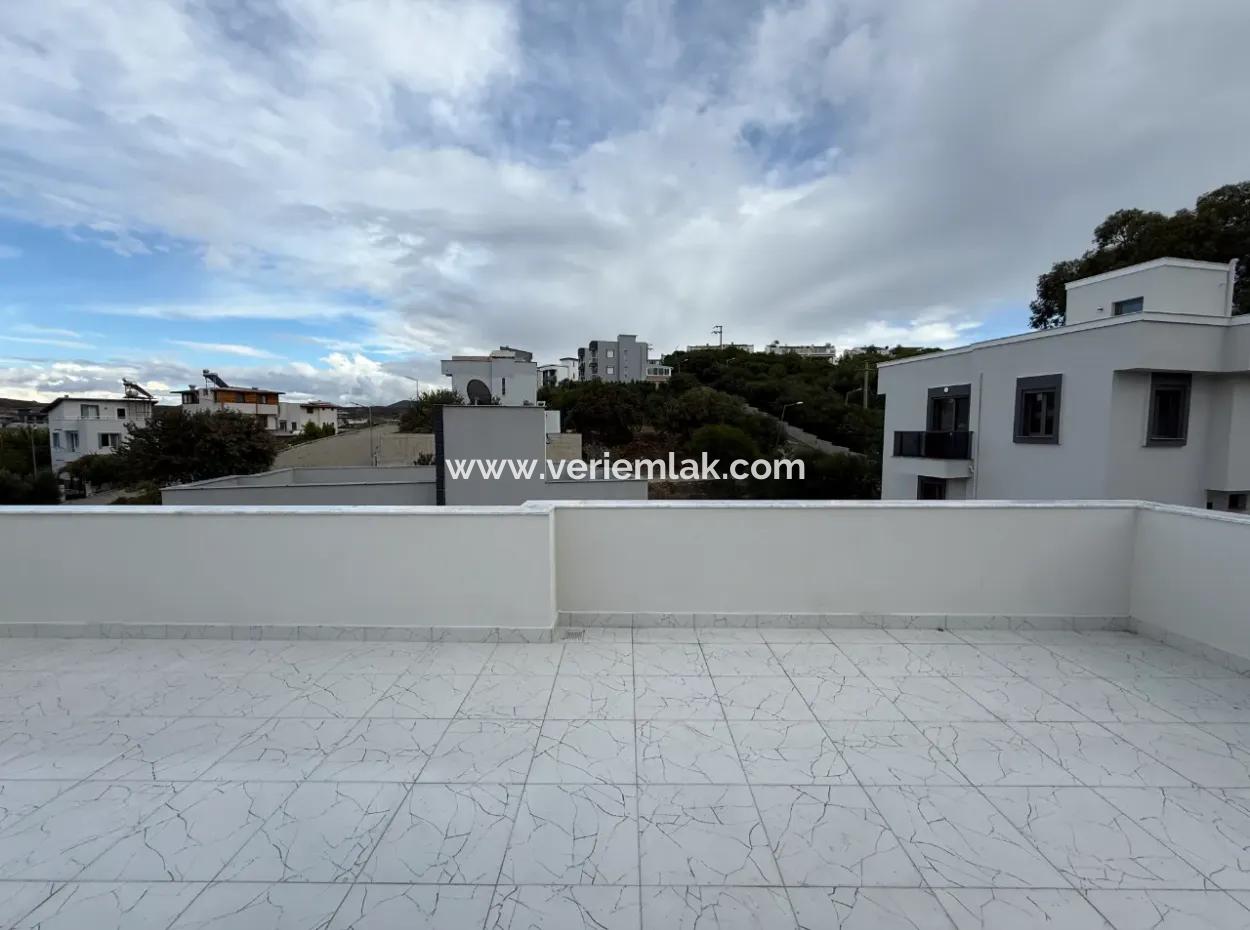 Villa With Garden Within Walking Distance To The Sea In Seferihisar Akarca