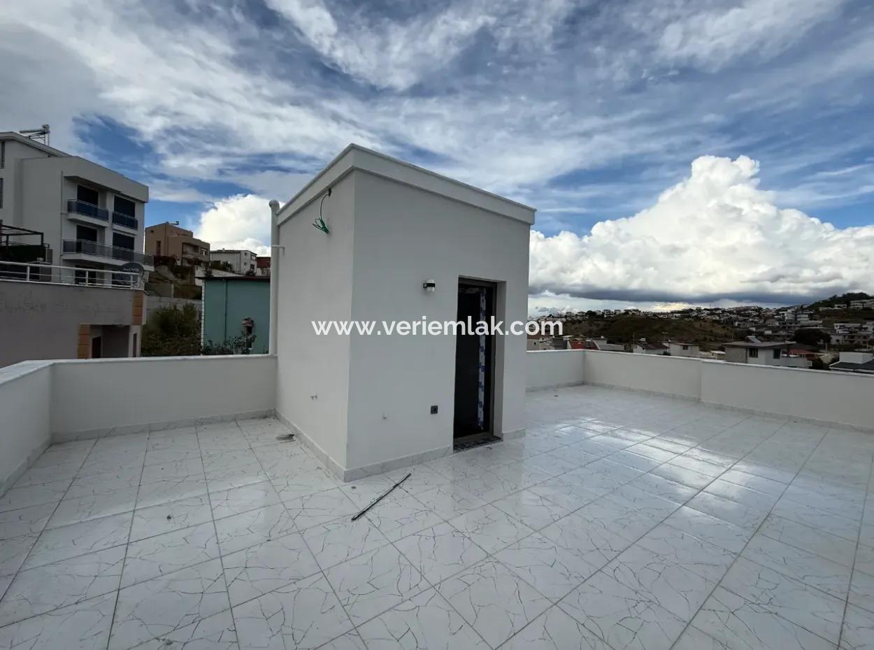 Villa With Garden Within Walking Distance To The Sea In Seferihisar Akarca