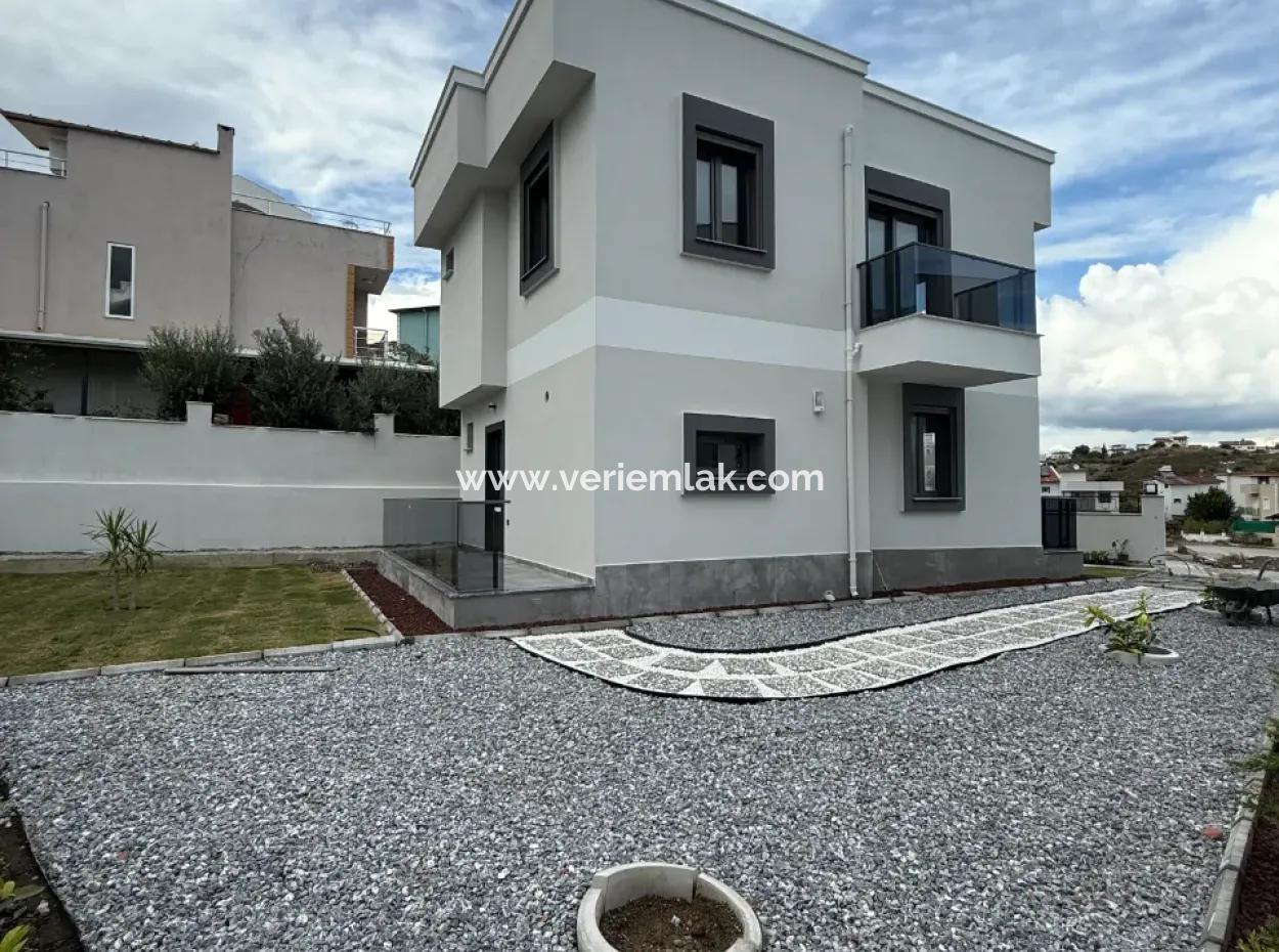 Villa With Garden Within Walking Distance To The Sea In Seferihisar Akarca