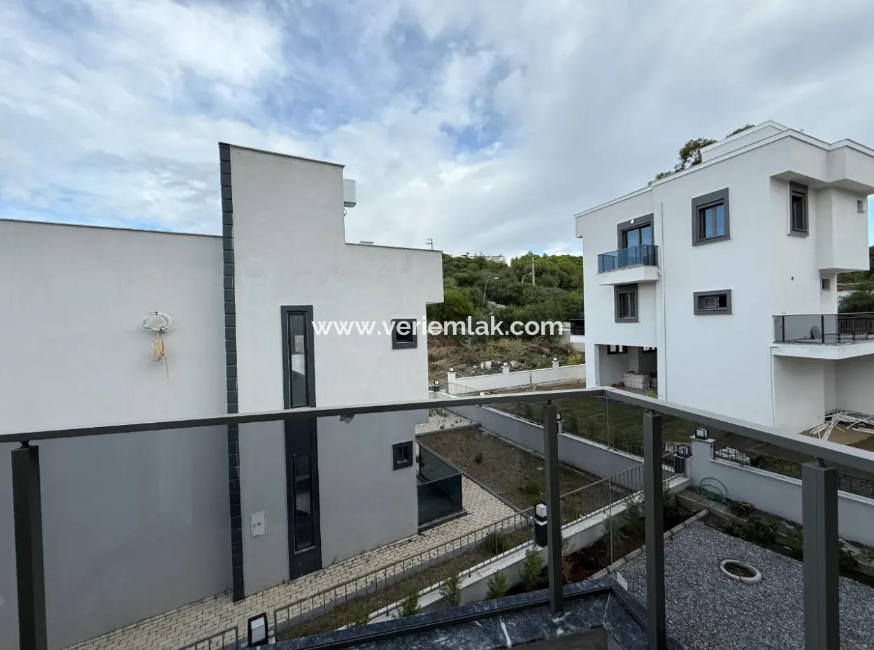 Villa With Garden Within Walking Distance To The Sea In Seferihisar Akarca