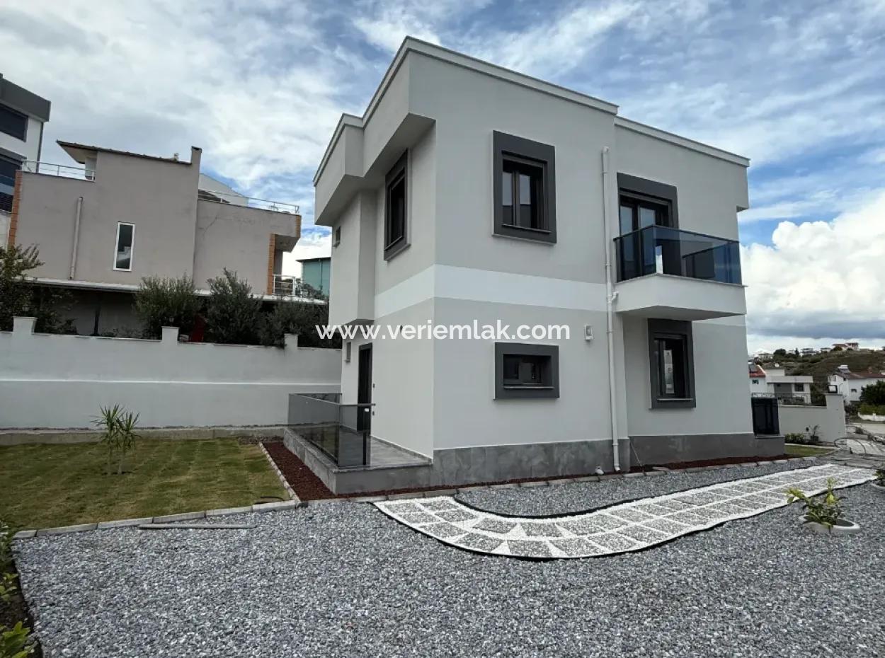 Villa With Garden Within Walking Distance To The Sea In Seferihisar Akarca