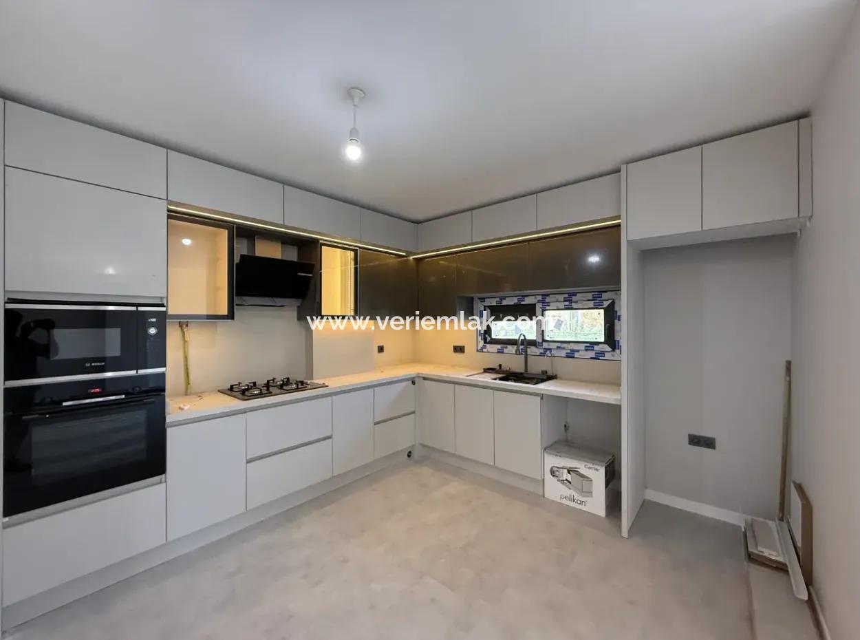 Centrally Location Villa For Sale In Seferihisar Çolakibrahimbey Neighborhood