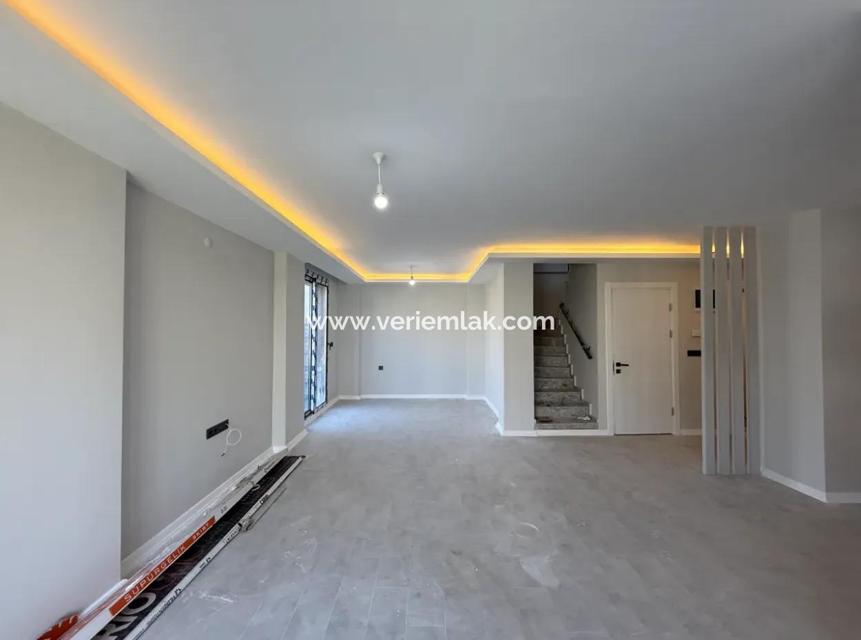 Centrally Location Villa For Sale In Seferihisar Çolakibrahimbey Neighborhood