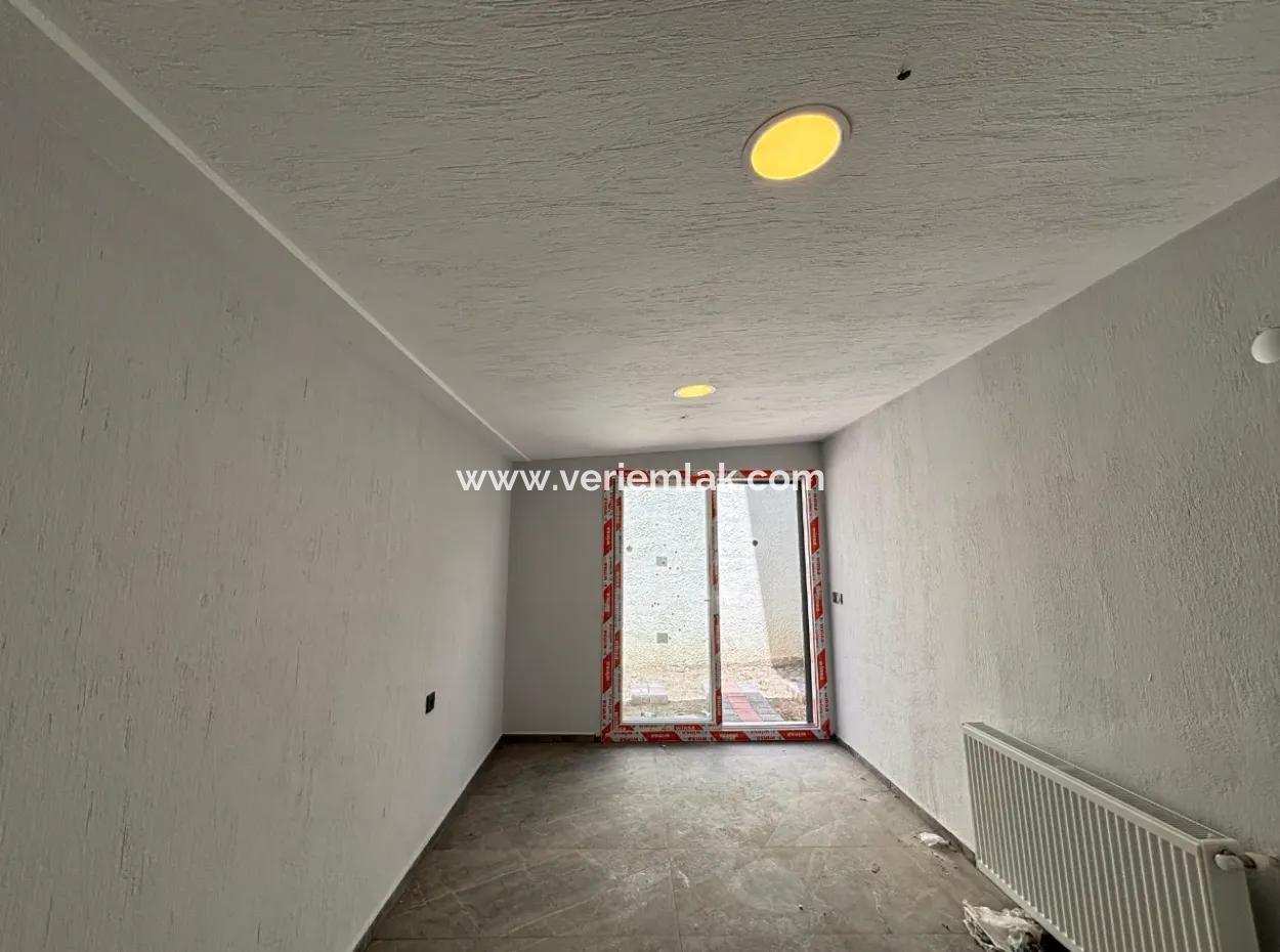 2 1 Flat For Rent With Garden Use And Warehouse In Seferihisar Gözsüzler