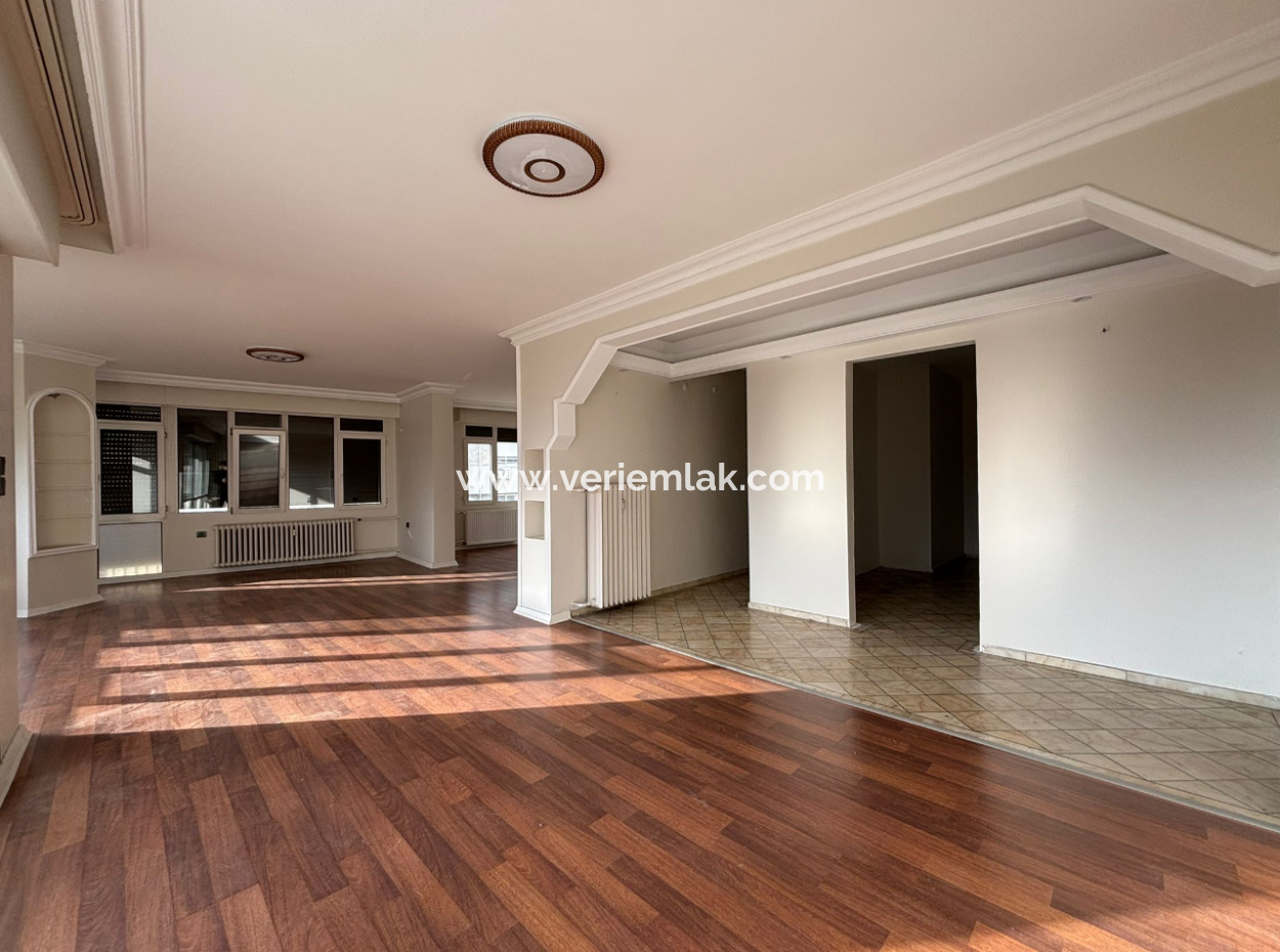 Alsancak Vasıf Çınarda Corner 2 1 6Th Floor Well-Kept Flat For Rent