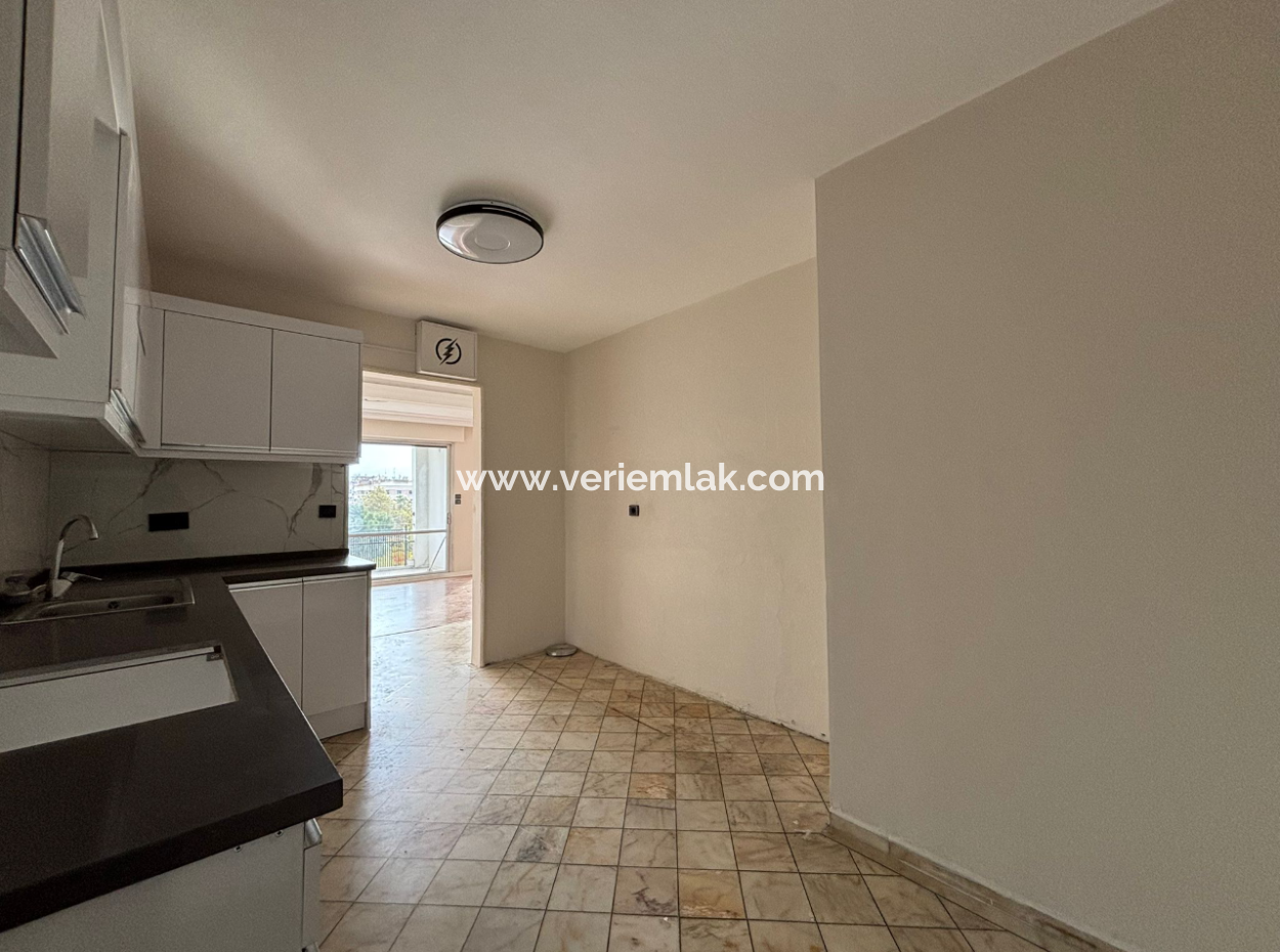 Alsancak Vasıf Çınarda Corner 2 1 6Th Floor Well-Kept Flat For Rent