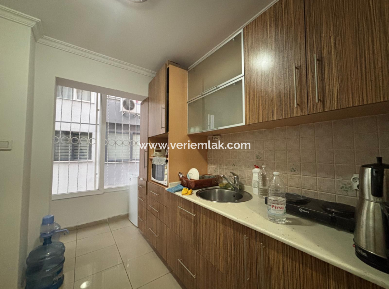 Alsancak Poet Eşrefte 1.Floor 3 1 Flat For Sale With Signboard!