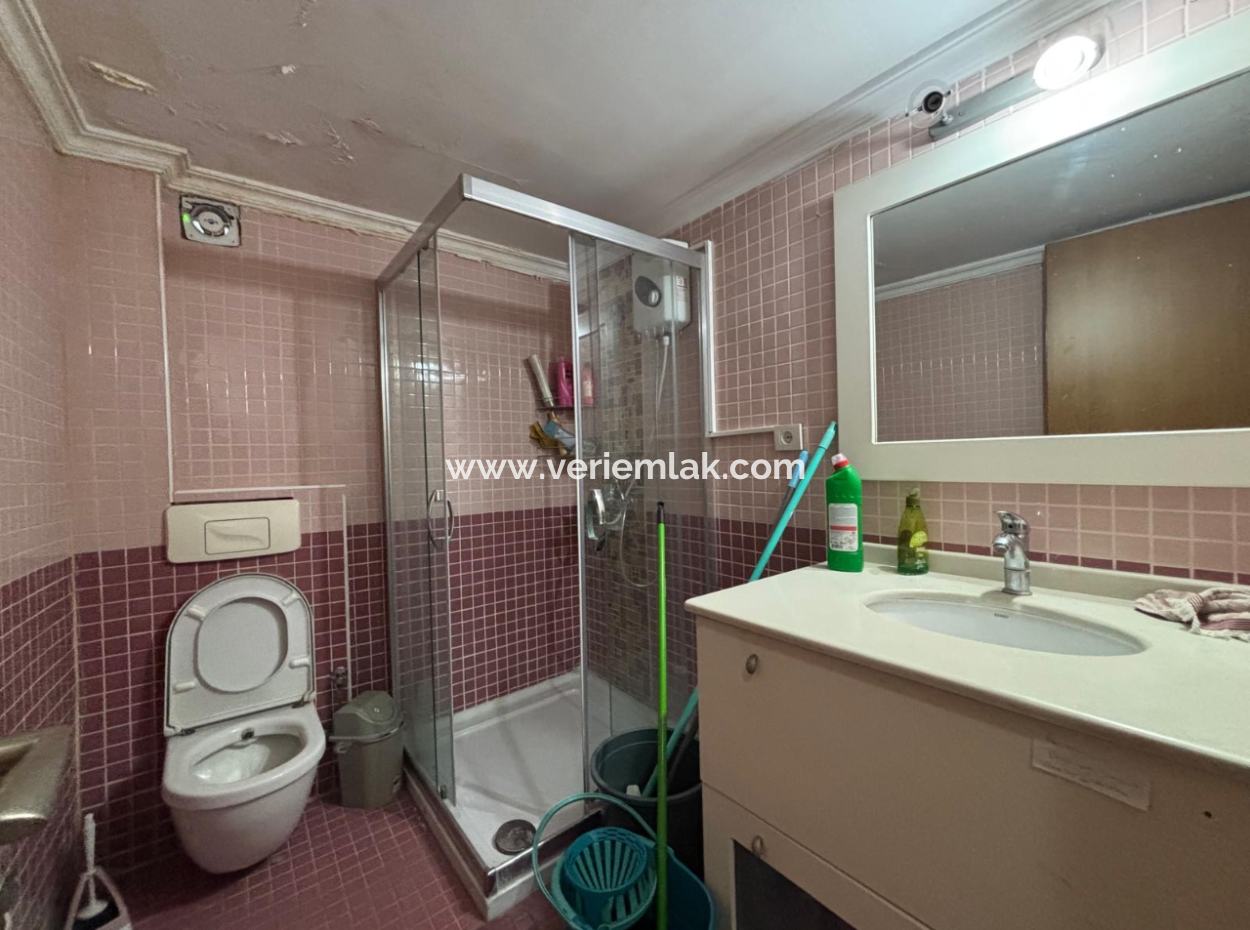 Alsancak Poet Eşrefte 1.Floor 3 1 Flat For Sale With Signboard!