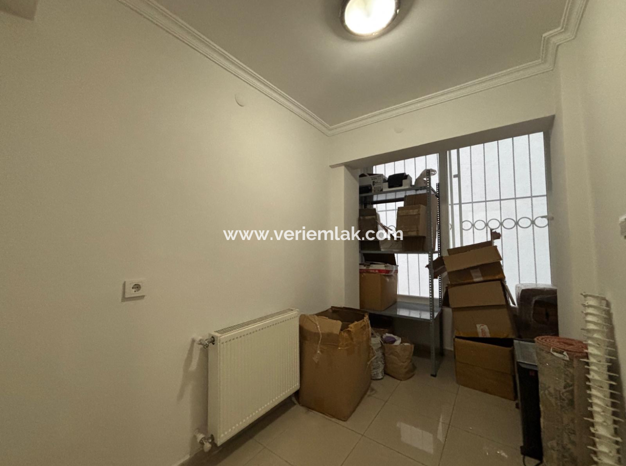 Alsancak Poet Eşrefte 1.Floor 3 1 Flat For Sale With Signboard!