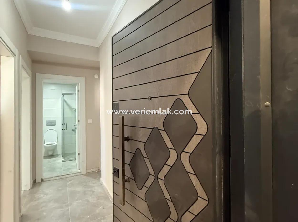Near Seferihisar State Hospital, New, 1 1 Flat For Sale – With Indoor Parking, Balcony And Central Location