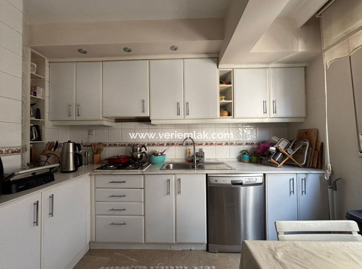 Flat For Sale With Parking Lot In 3Rd Floor 3 1 Genç Building On Alsancak Dutlu Street!