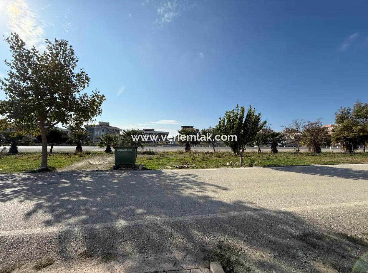 Flat For Rent With Green Area Façade On Seferihisar İzmir Street