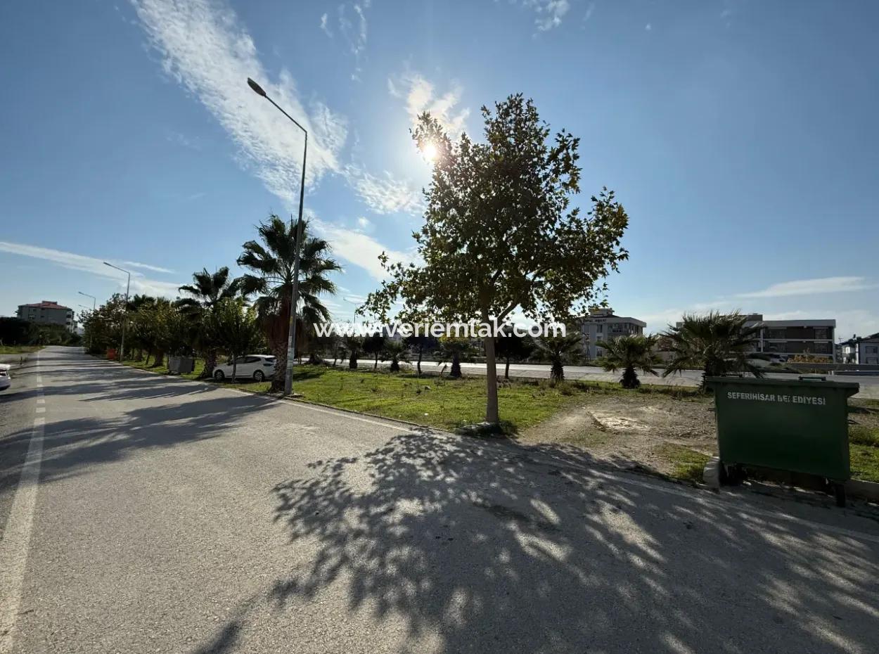 Flat For Rent With Green Area Façade On Seferihisar İzmir Street