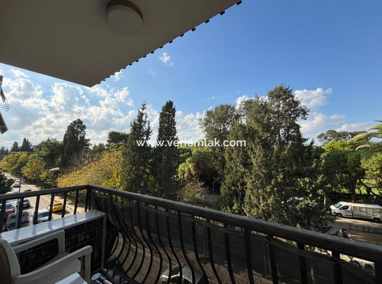 Alsancak Fair Front, Combi Boiler Well-Maintained 2 1 Furnished Flat For Rent!