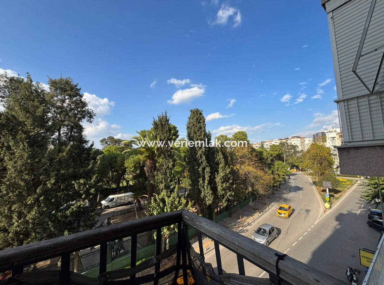 Alsancak Fair Front, Combi Boiler Well-Maintained 2 1 Furnished Flat For Rent!