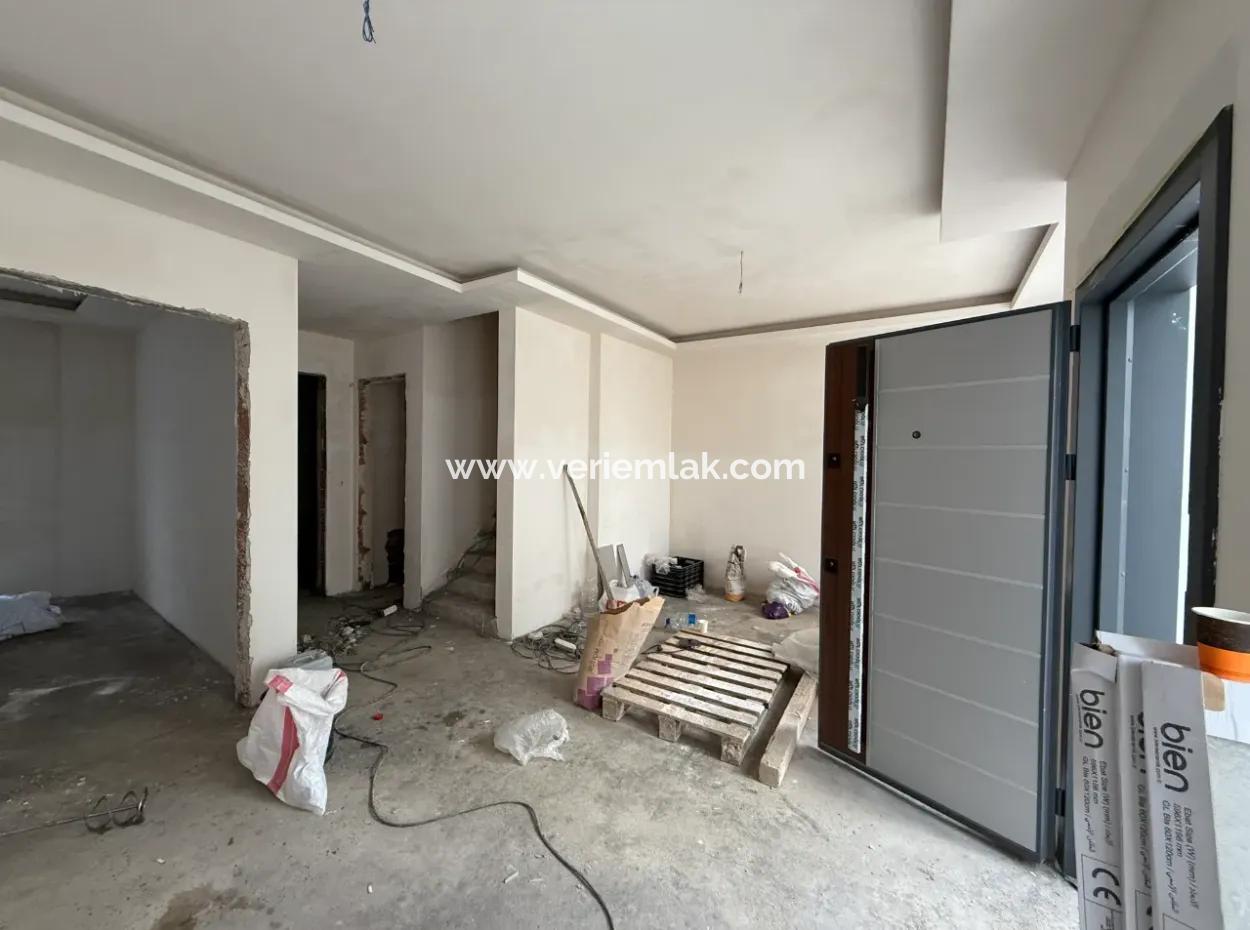 Detached Duplex Villa With Terrace And Courtyard In The City Center In Seferihisar Hidirlik