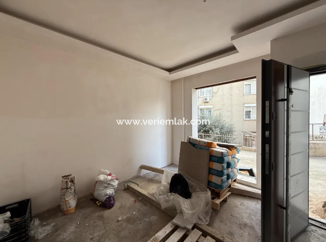 Detached Duplex Villa With Terrace And Courtyard In The City Center In Seferihisar Hidirlik