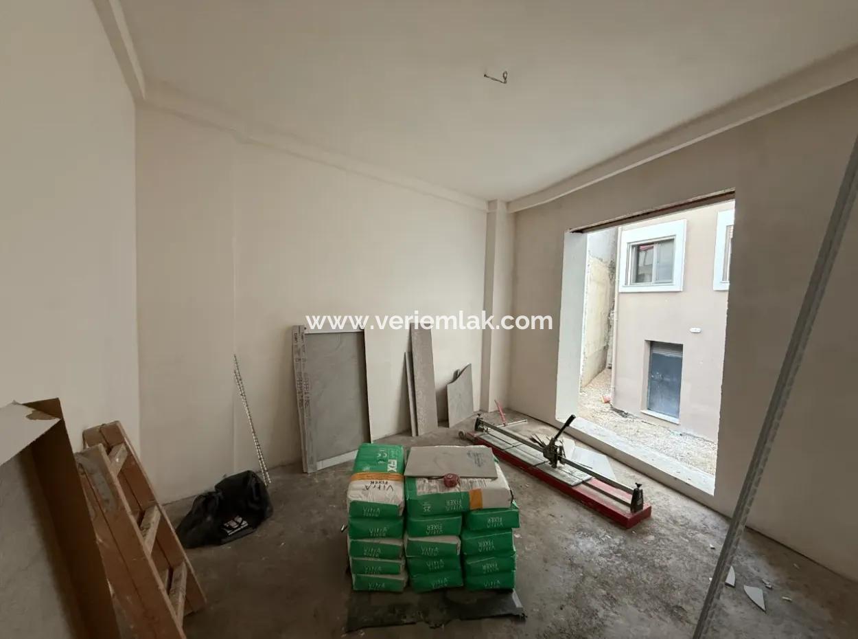 Detached Duplex Villa With Terrace And Courtyard In The City Center In Seferihisar Hidirlik