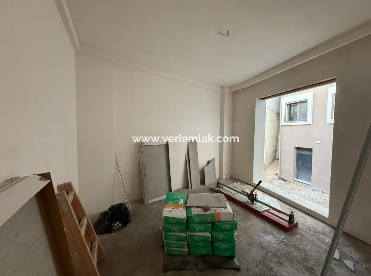 Detached Duplex Villa With Terrace And Courtyard In The City Center In Seferihisar Hidirlik