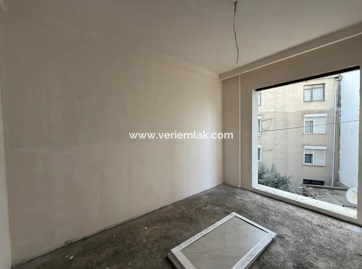 Detached Duplex Villa With Terrace And Courtyard In The City Center In Seferihisar Hidirlik