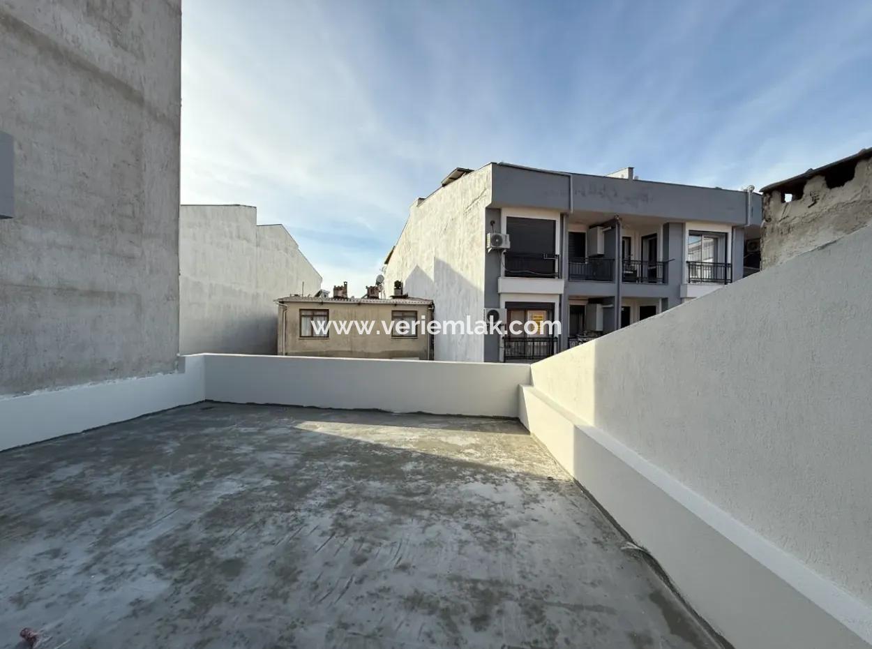 Detached Duplex Villa With Terrace And Courtyard In The City Center In Seferihisar Hidirlik